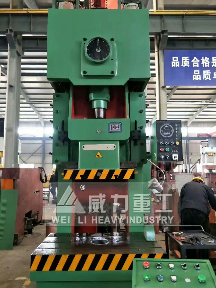 200噸氣動沖床的加工細節