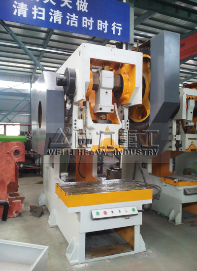 100噸深喉沖床加工車間