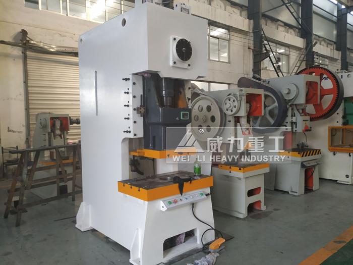 全自動氣動沖床加工車間