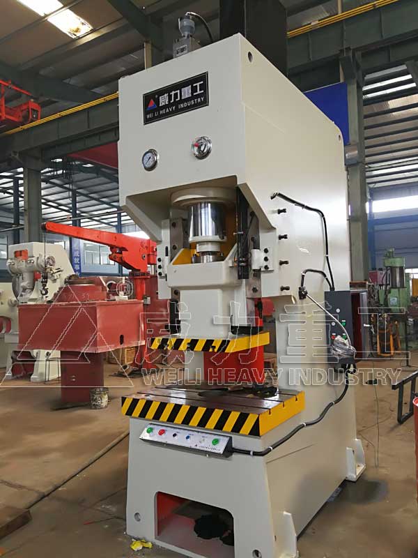 100噸C型液壓沖床車(chē)間調(diào)試