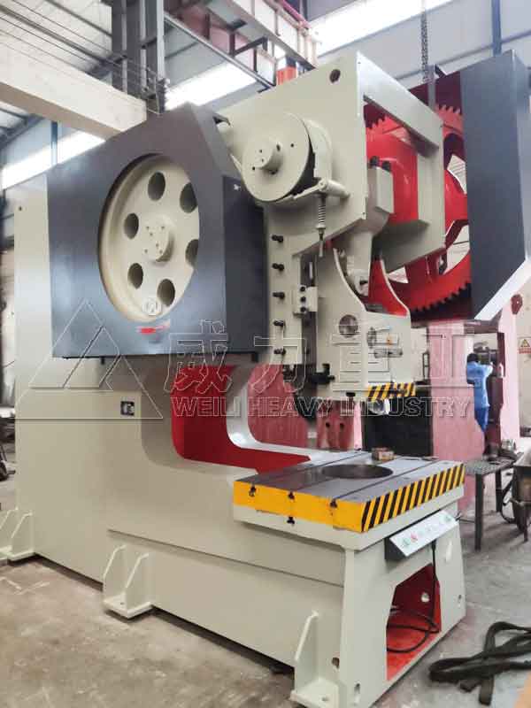 200噸深喉口壓力機(jī)