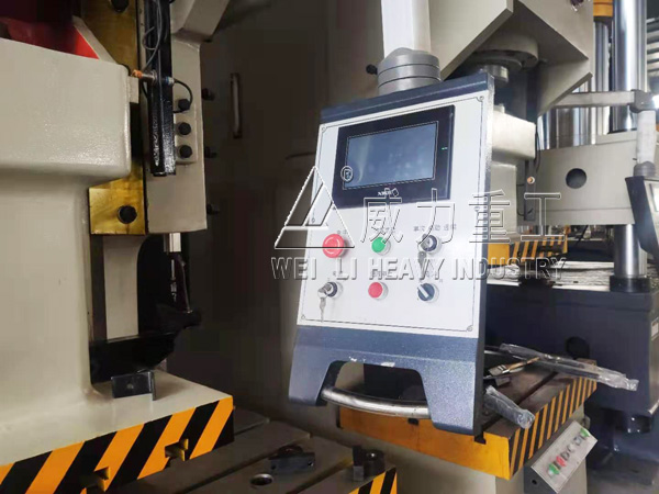 125噸液壓沖床的PLC控制器